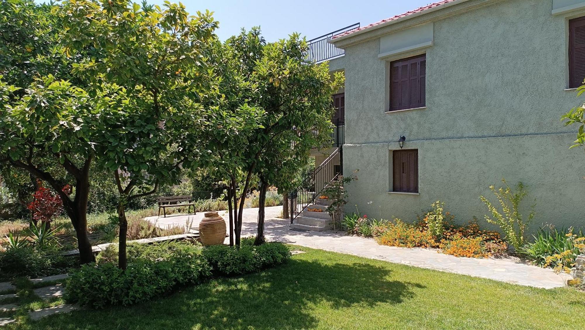 Betty'S Garden House Villa Nea Anchialos Exterior photo